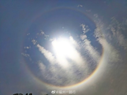 酷炫！福州太阳自带彩色“光环”！