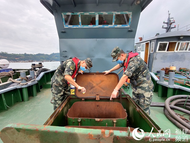 宁德海警1天查获6起涉嫌走私案 涉案成品油350余吨