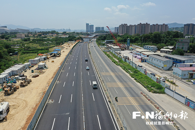 福泉高速连接线进城方向道路通车