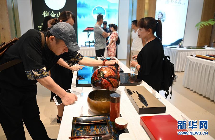 福州举办大漆茶器展