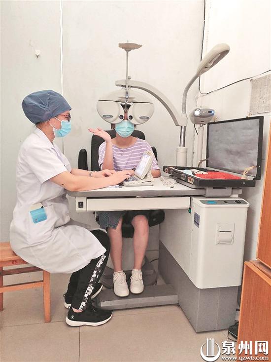 初一新生近视度数半年猛增225度 医生:离屏幕远一点 初一新生近视度数半年猛增225度 医生:离屏幕远一点