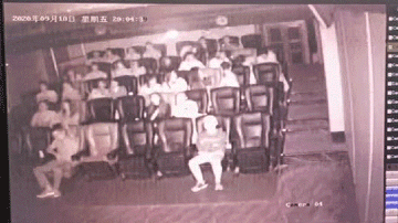 4名医学研究生电影院救癫痫男子 送医后悄悄离去