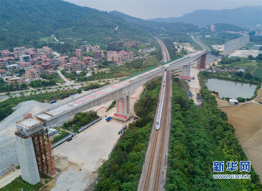 新建福厦铁路西溪特大桥跨杭深铁路转体梁成功转体