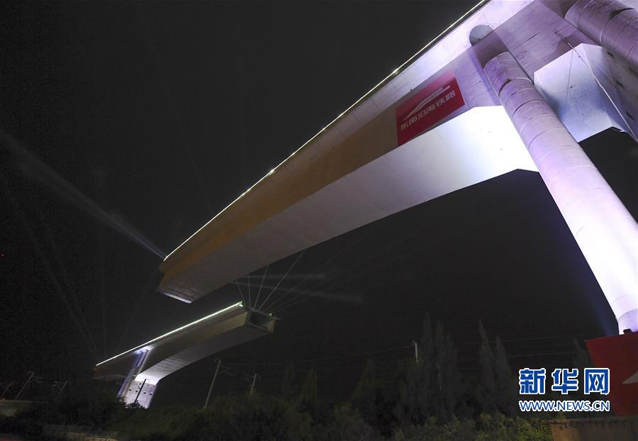 新建福厦铁路西溪特大桥跨杭深铁路转体梁成功转体