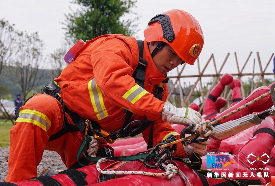 消防比武:悬崖救援 消防比武:悬崖救援