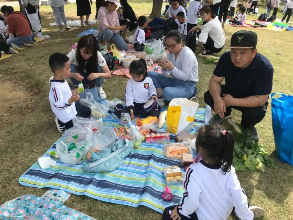 “‘吉’近自然 享尽收获 快乐成长”拔萝卜亲子农事体验活动圆满收官