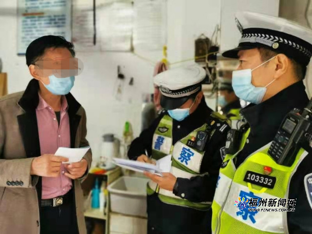 福州交警上门劝诫5名闯红灯者