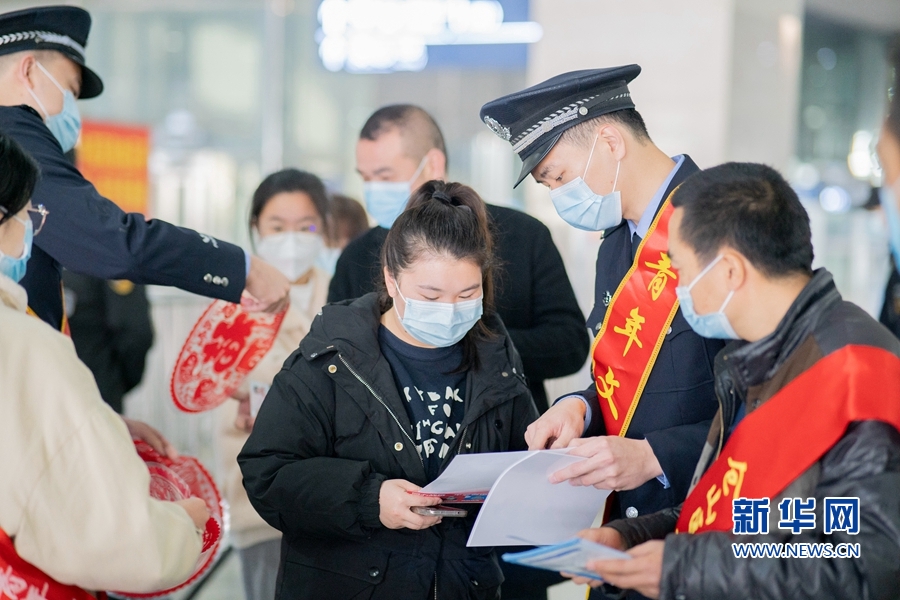春运首日 福州火车南站送温暖 春运首日 福州火车南站送温暖