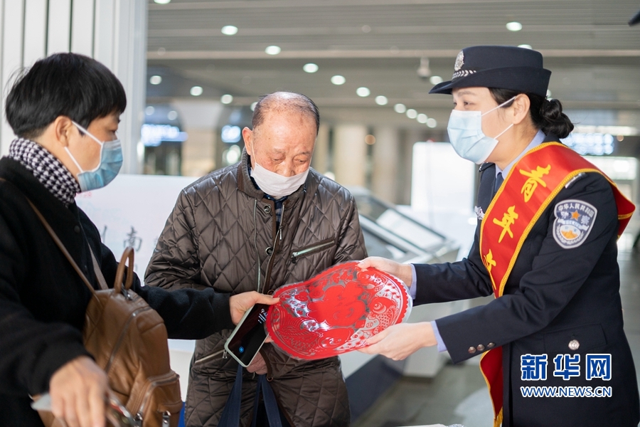 春运首日 福州火车南站送温暖 春运首日 福州火车南站送温暖