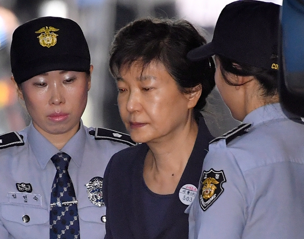 朴槿惠未交1亿人民币罚款：卖房子也凑不够 或干3年苦役