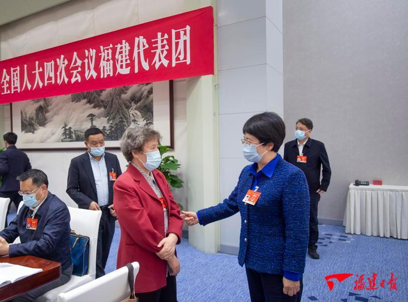福建代表团分组审议相关报告 福建代表团分组审议相关报告