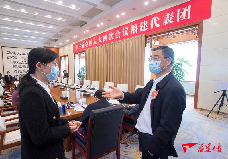 福建代表团分组审议相关报告 福建代表团分组审议相关报告