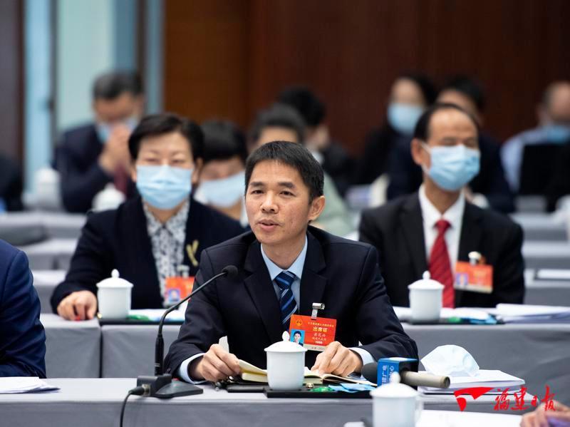 福建代表团分组审议相关报告 福建代表团分组审议相关报告