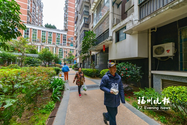 近邻党建扮靓华林上景：管理混乱小区变得安全宜居