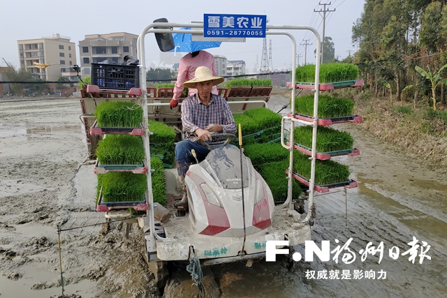 福州长乐：农户春耕忙 农机来助力