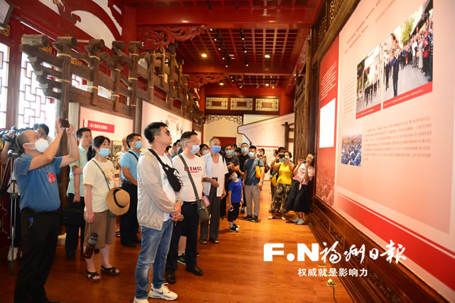 世遗大会与会嘉宾参访镇海楼