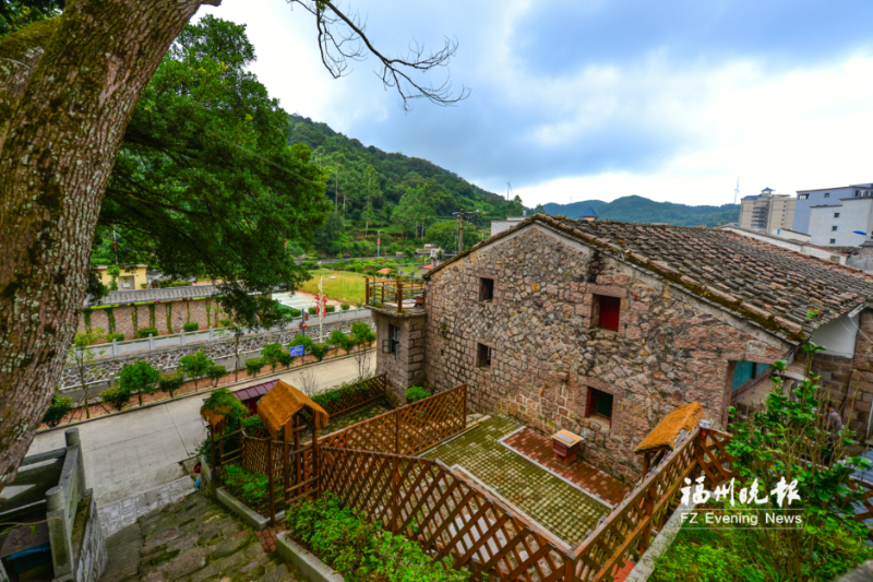 福州连江飞红村 三色焕光彩