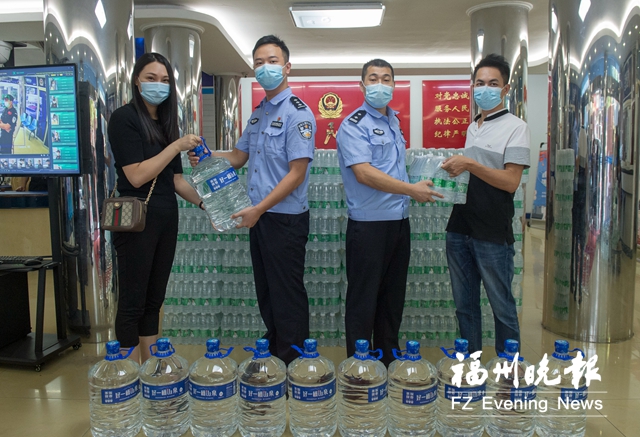 福州：“爱心水”再送公安干警