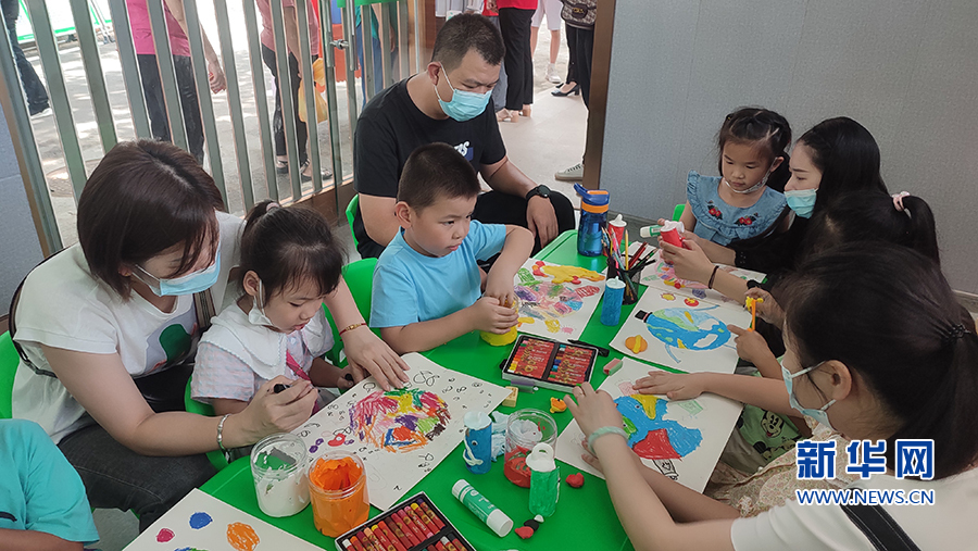 福州：假日不停歇 垃圾分类宣传进社区