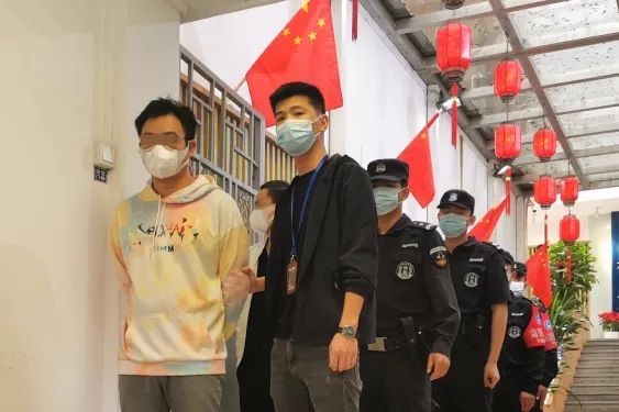拉人进群能赚钱？福州公安抓获7人！