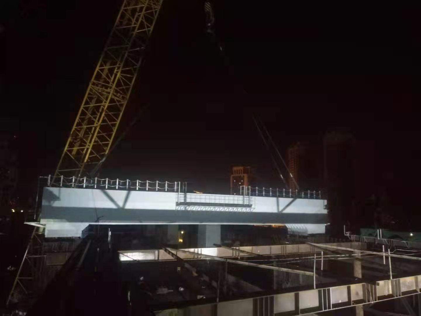 新建福厦铁路集美特大桥最后一片钢盖梁架设完成
