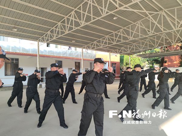 福州市农业执法队伍军训练兵