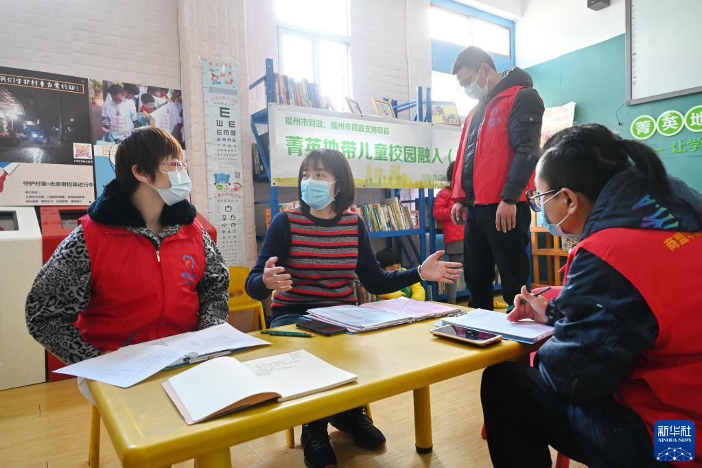 志愿者张洁：“村童妈妈”和孩子信赖的人
