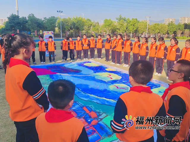 福州市少年儿童图书馆“汽车图书馆”开进校园