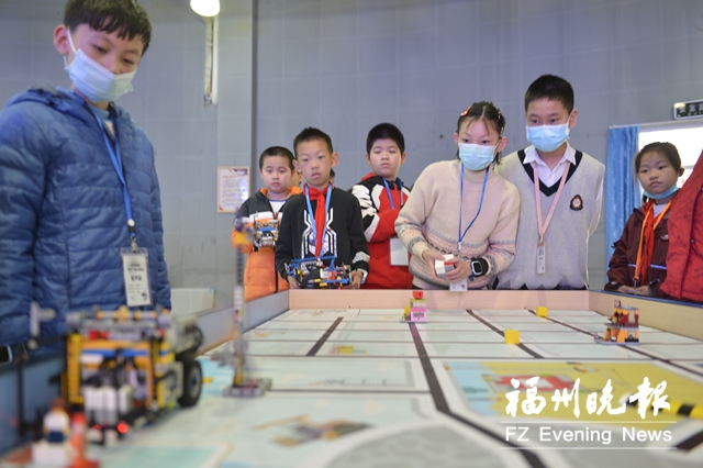 鼓楼“春芽杯”机器人创意大赛开赛 26所小学94支队伍参加