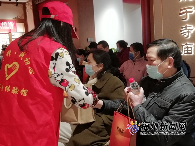 20位老人收到“小礼包” 感受冬日小温暖