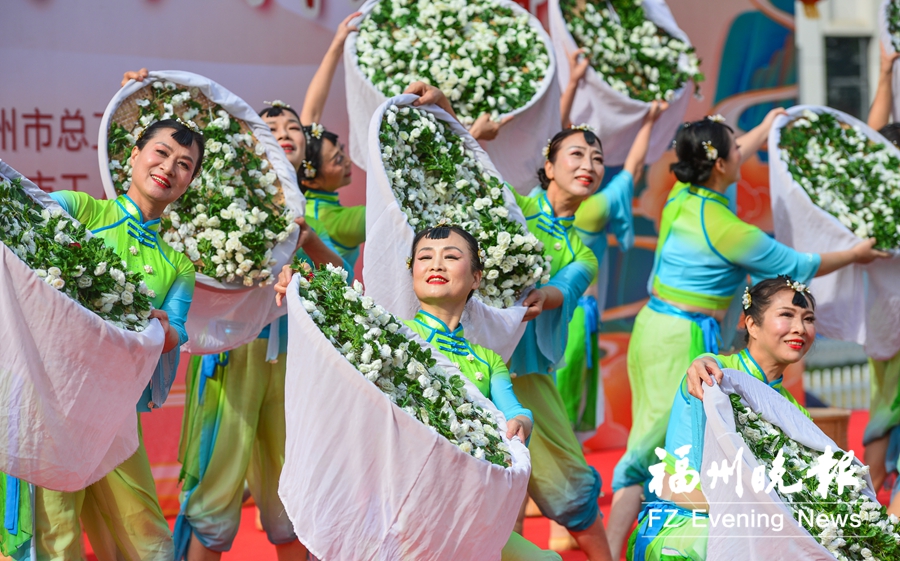 福州晚报举办创刊40周年爱心联欢活动