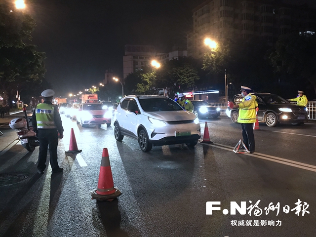 元旦假期福州交警夜查酒驾 网约车司机醉驾被查还嚷着接单