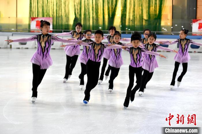 点燃冰雪运动激情 第八届全国大众冰雪季福州活动举行