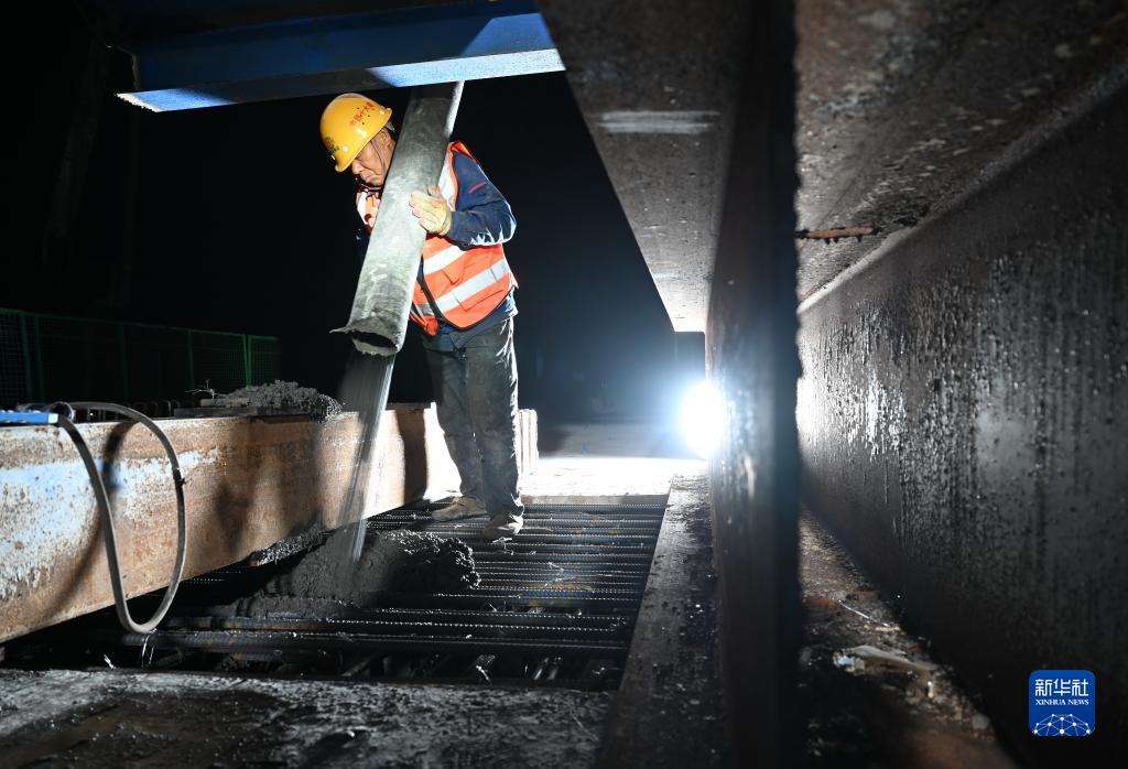 新建福厦铁路木兰溪特大桥斜拉桥主梁合龙
