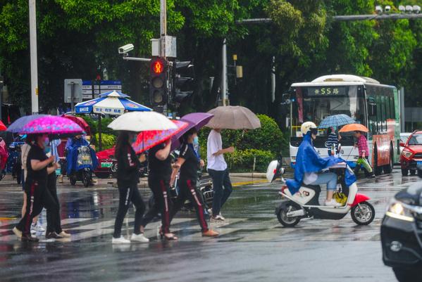 暴雨持续致闽北多地内涝 福建已转移逾21万人次