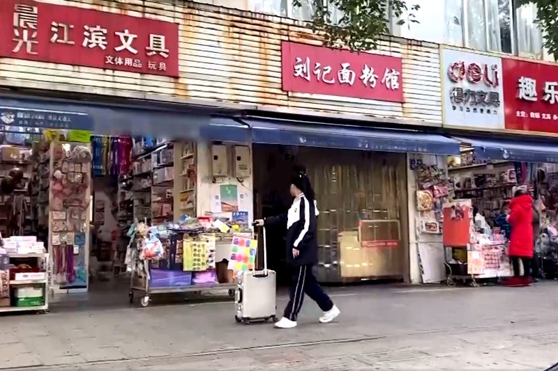 315晚会曝光！校园门口抽奖游戏横行专坑小学生