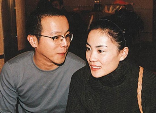 娱乐圈痴情女星:邵美琪失恋单身10年 翁美玲自杀