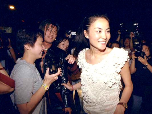 娱乐圈痴情女星:邵美琪失恋单身10年 翁美玲自杀