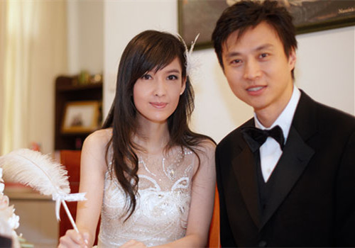 娱乐圈痴情女星:邵美琪失恋单身10年 翁美玲自杀