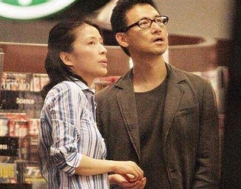娱乐圈痴情女星:邵美琪失恋单身10年 翁美玲自杀