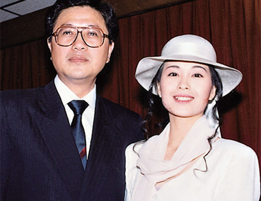 娱乐圈痴情女星:邵美琪失恋单身10年 翁美玲自杀