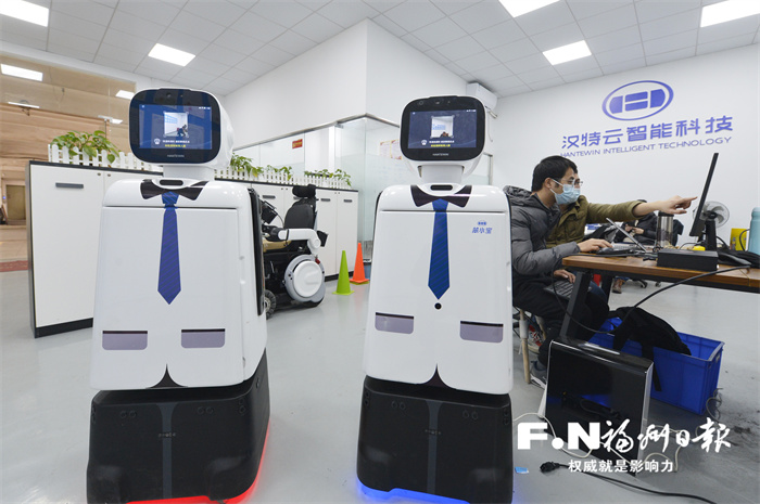 榕企造机器人服务冬奥会疫情防控 已有3台在“冰立方”上岗