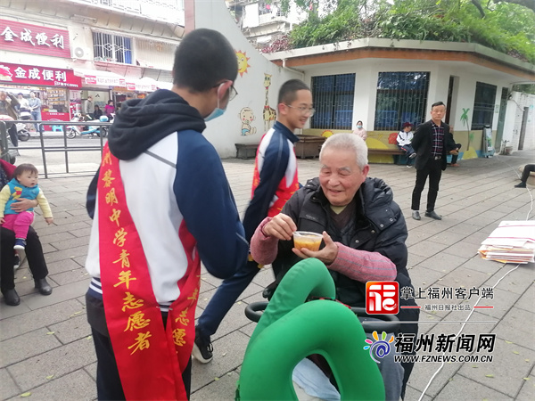 福粥敬孝 共话感恩