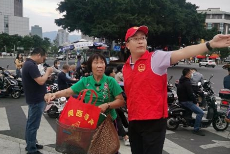 福州：学雷锋 我们在行动