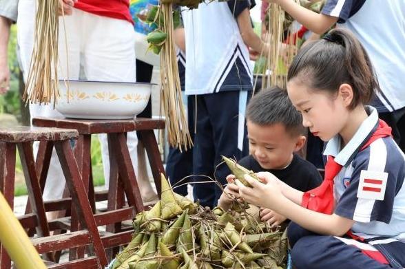 福州：迎端午 品民俗
