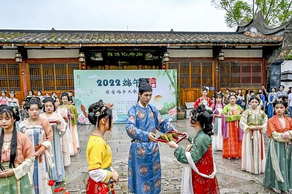 连江魁龙坊举办主题文化活动：汉服迎端午 坊巷接福气
