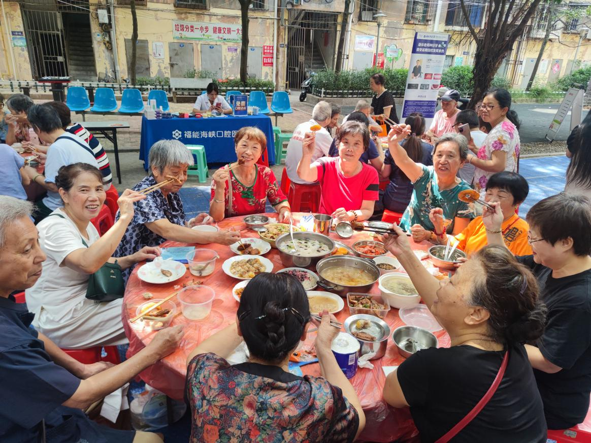 杨桥河南社区举办百家宴邻里节活动