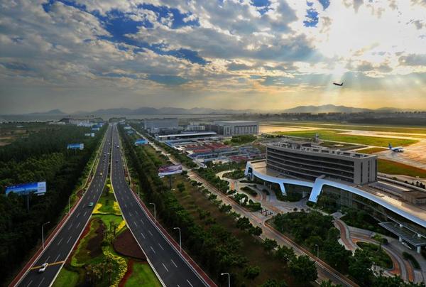 福州：高端新兴产业集聚 地铁高铁将进机场