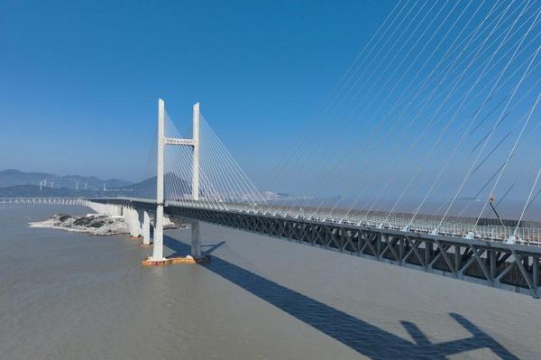 守护跨海大桥的春运