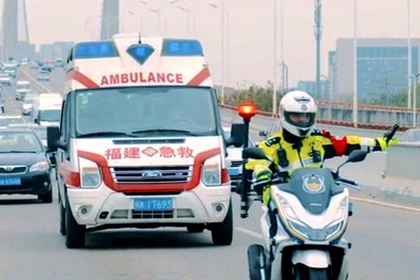 福州警医联动 为“生命通道”亮“绿灯”